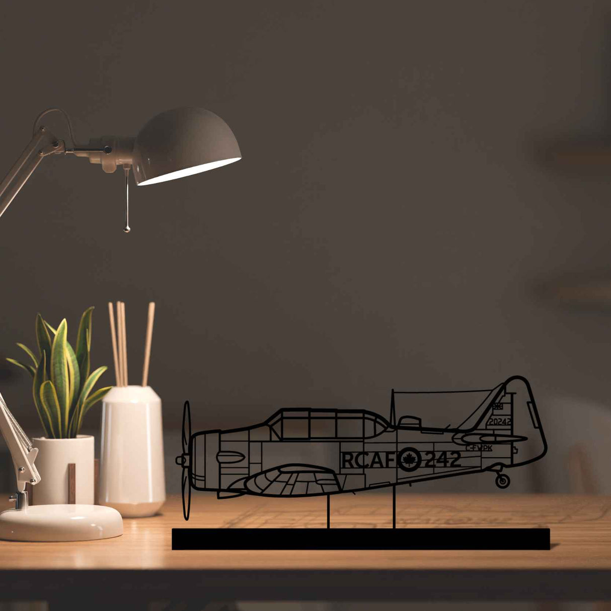 Harvard Silhouette Metal Art Stand